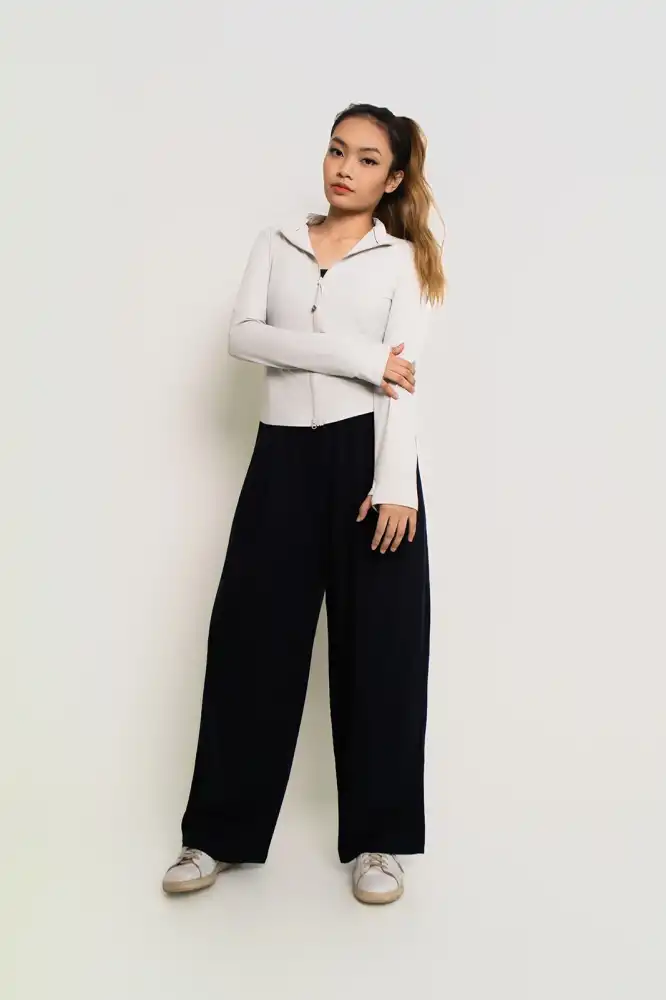 Anggun Active - Soft & breathable Zipped Top